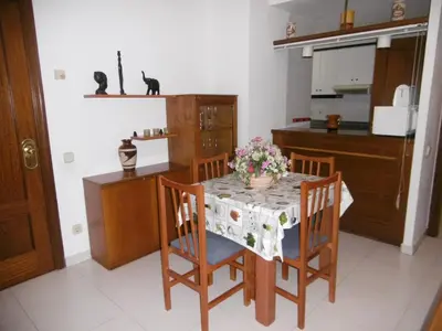 Una cocina o zona de cocina en APARTAMENTO CERCA DE LA PLAYA CON PISCINA y PARKING