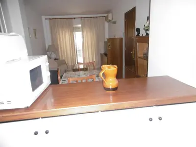 Una cocina o zona de cocina en APARTAMENTO CERCA DE LA PLAYA CON PISCINA y PARKING