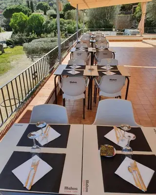 Un restaurante o sitio para comer en Apartamento Nuevo Ondina