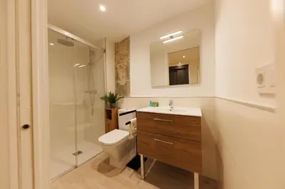 Un baño de Bravissimo Pont Sant Agusti, Monthly Apartments