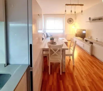 Una cocina o zona de cocina en Acogedor apartamento en Palamós, cerca de la playa