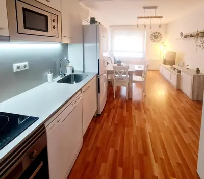 Una cocina o zona de cocina en Acogedor apartamento en Palamós, cerca de la playa