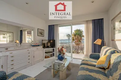 Una televisión o centro de entretenimiento en Mar i Cel Apartament Palamós