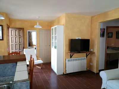 Una televisión o centro de entretenimiento en Allotjament Bogues