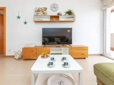 Una televisión o centro de entretenimiento en Apartment La Vela by Interhome