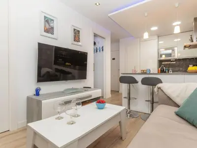 Una televisión o centro de entretenimiento en Apartment Leon by Interhome