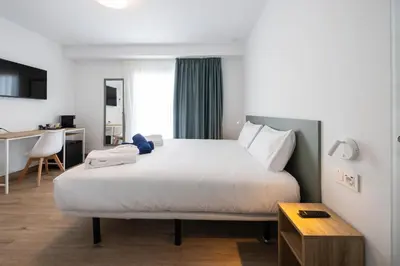 Cama o camas de una habitación en Hotel Calella by Beatriz Hoteles