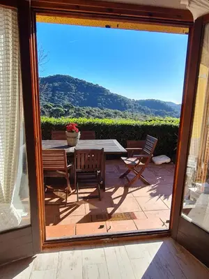 Vista general de una montaña o vista desde la villa