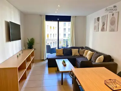 Una televisión o centro de entretenimiento en Cozy apartment with parking & swimming pool