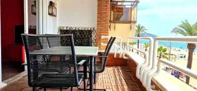 Un balcón o terraza de Vivalidays Rosalia - LLoret de Mar centro