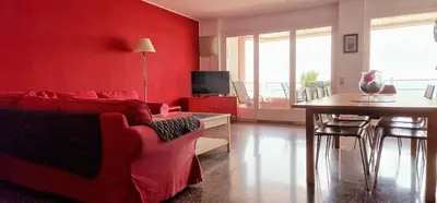 Una televisión o centro de entretenimiento en Vivalidays Rosalia - LLoret de Mar centro
