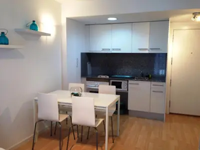Una cocina o zona de cocina en Apartaments Muntaner I