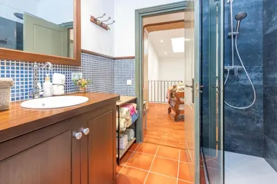 Un baño de Oasis en el centro de Palafrugell