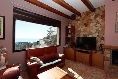 Una televisión o centro de entretenimiento en Villa Cataleya