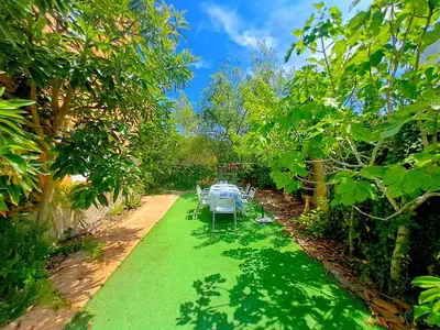 Jardín al aire libre en Villa Petunia, Piscina, BBQ privado