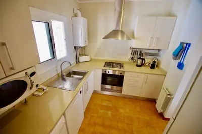 Una cocina o zona de cocina en V&V LLORET-Villa Estrella, vistas al mar