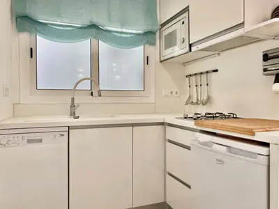 Una cocina o zona de cocina en LLOGUER30 White Home, terrace with views, close to the beach