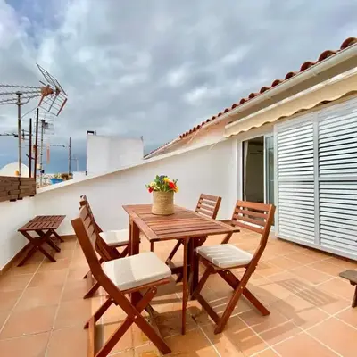 LLOGUER30 White Home