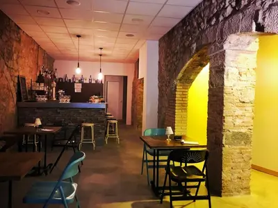 Un restaurante o sitio para comer en Girona Housing Ginesta 9