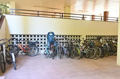 Montar en bicicleta en Apartamento con piscina en Sant Pol de Mar o alrededores