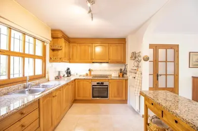 Una cocina o zona de cocina en Villa Anna- Calonge, Costa Brava