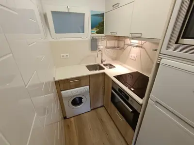 Una cocina o zona de cocina en Top Lage mit privater Bucht