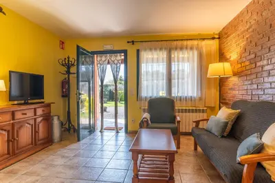 Una televisión o centro de entretenimiento en Can Pujol - Casa Rural 16-20 personas
