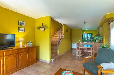 Una televisión o centro de entretenimiento en Can Pujol - Casa Rural 16-20 personas