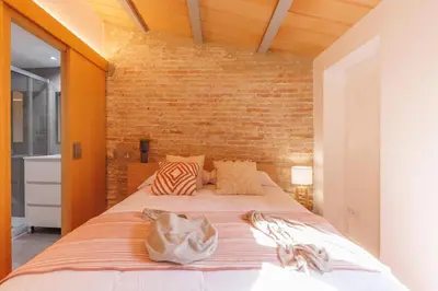 Cama o camas de una habitación en Bravissimo Calderers, Monthly Apartments