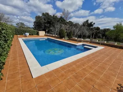 Piscina en o cerca de Masia Can Tibau