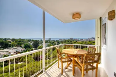 Plano de An apartment with an ocean view