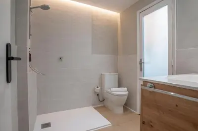 Un baño de Alta House Apartments Sa Tuna Playa