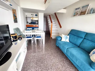 Una televisión o centro de entretenimiento en Apartamentos con vistas al mar