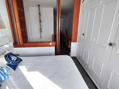 Cama o camas de una habitación en Apartamentos con vistas al mar