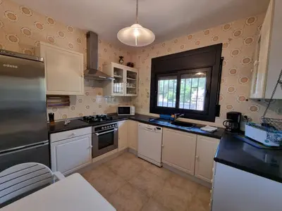 Una cocina o zona de cocina en L houstalou