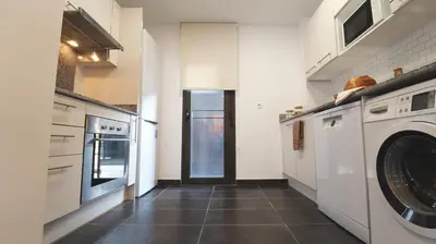 Una cocina o zona de cocina en Seahomes Vacations - Beachside Apt with Pool