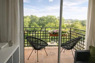 Un balcón o terraza de Apartamento moderno con Terraza cerca de Calella de Palafrugell