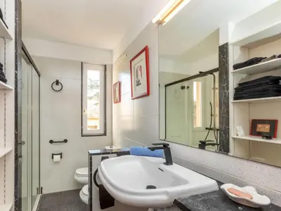 Un baño de Holiday Home Villa Chantal by Interhome