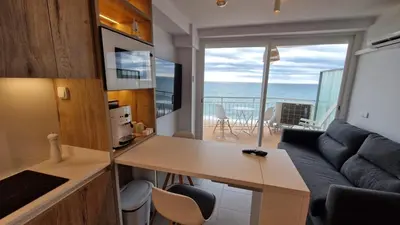 Una cocina o zona de cocina en Apartamento a primera línea de mar en Playa de aro