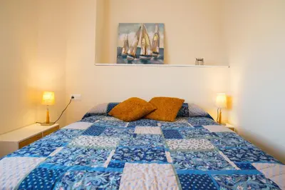 Cama o camas de una habitación en Lloguer30 Blaumar is family-friendly and centrally located