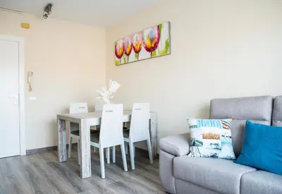 Zona de estar de Lloguer30 Blaumar is family-friendly and centrally located