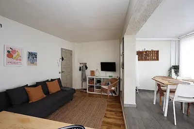 Una televisión o centro de entretenimiento en Apartamento Nis