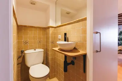 Un baño de Bravissimo Calderers El Cavall, in the Old Town