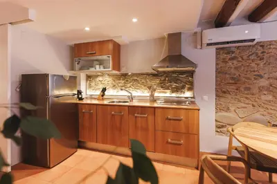 Una cocina o zona de cocina en Bravissimo Calderers El Cavall, in the Old Town
