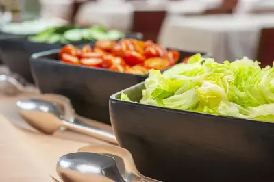 Comida en o cerca de este hotel