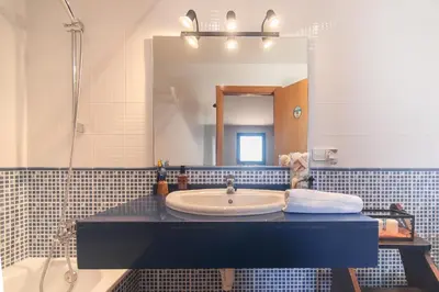 Un baño de WELCS CASA 231 PDA con piscina