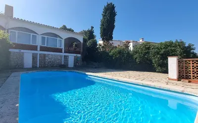Piscina en o cerca de Casa con vistas y piscina en Masos de Pals