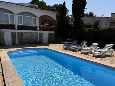 Piscina en o cerca de Casa con vistas y piscina en Masos de Pals