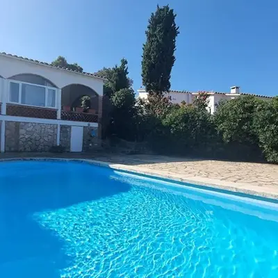 Casa con vistas y piscina en Masos de Pals