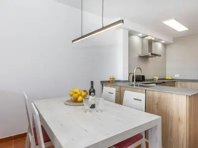 Una cocina o zona de cocina en Apartment AirMenuda by Interhome